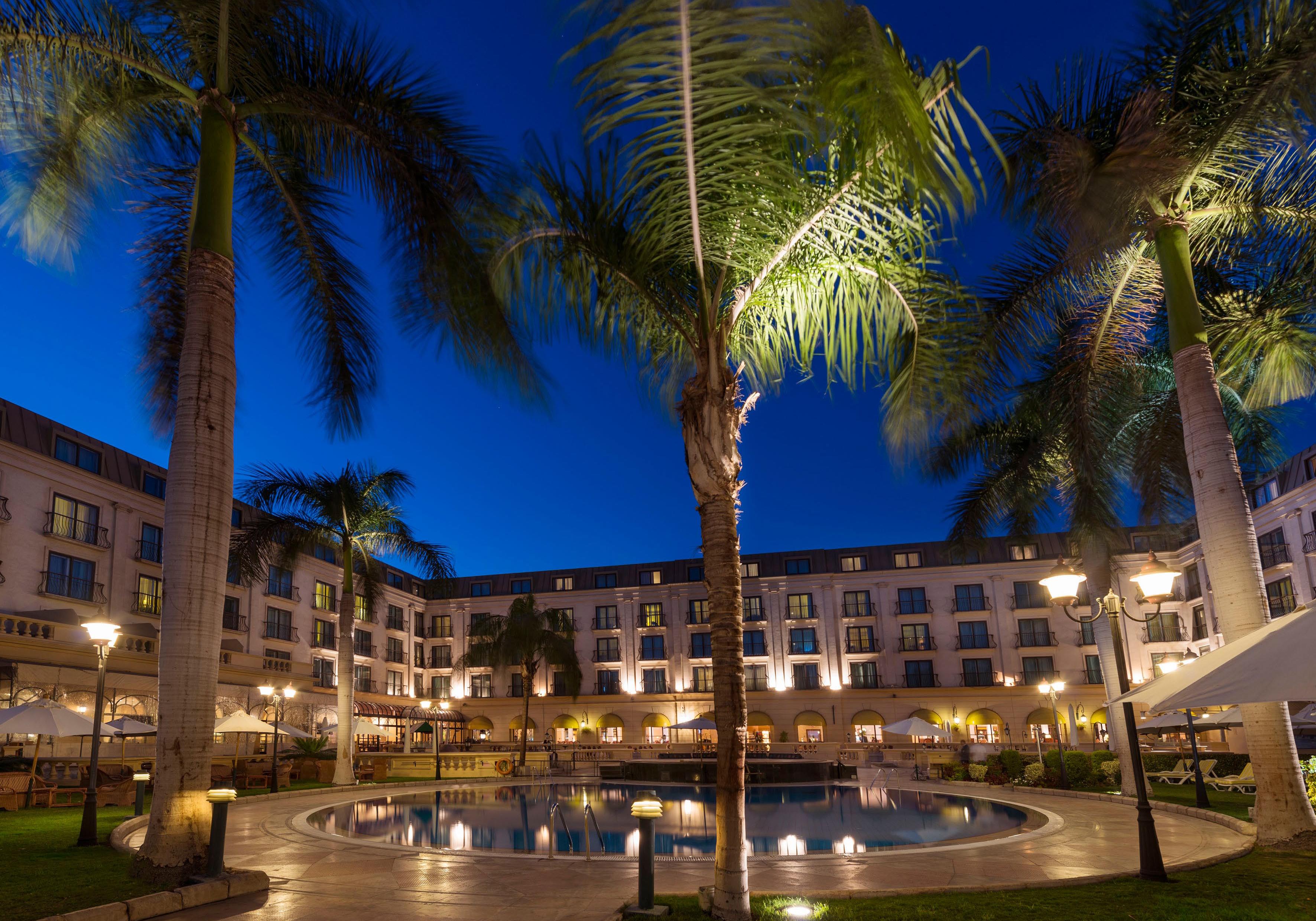 Concorde El Salam Cairo Hotel & Casino Faciliteiten foto The hotel at night